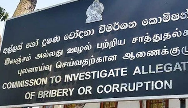 இலஞ்சம் பெறும் போது சிக்கிய பாடசாலை அதிபரும் பௌத்த தேரரும்