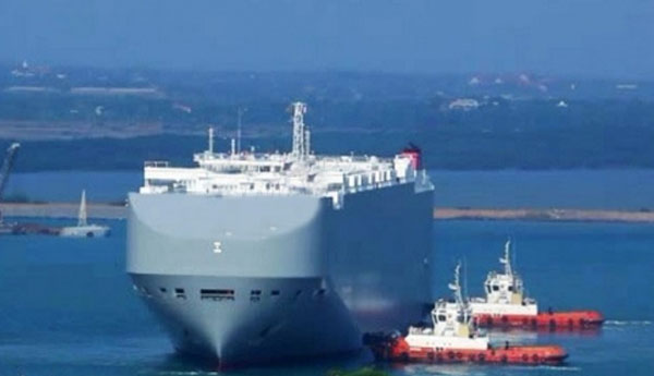 உலகின் மிகப்பெரிய கப்பல் ஹம்பாந்தோட்டை துறைமுகத்திற்கு வருகை