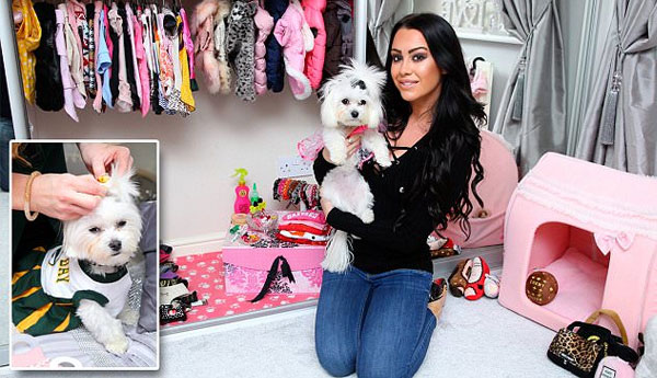 வளர்ப்பு நாய்க்கு 27 லட்சம் ரூபாய் செலவிடும் கவர்ச்சி நாயகி (PHOTOS) வளர்ப்பு நாய்க்கு 27 லட்சம் ரூபாய் செலவிடும் கவர்ச்சி நாயகி (PHOTOS)