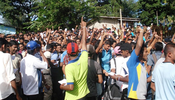 கொழும்பு தேர்ஷ்டன் கல்லூரி அதிபரின் இடமாற்றத்தை எதிர்த்து பாரிய ஆர்ப்பாட்டம்