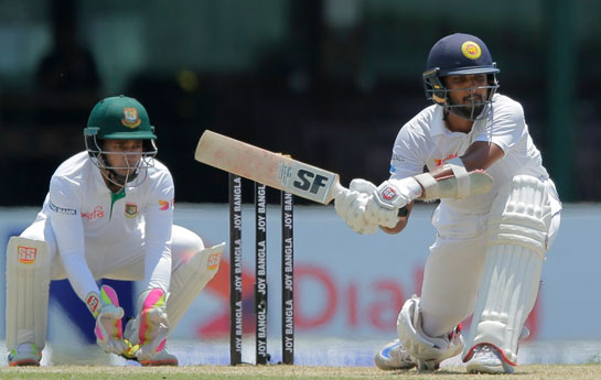 பங்களாதேஷ் அணிக்கு எதிரான போட்டியில் தினேஷ் சந்திமால் புதிய சாதனை…