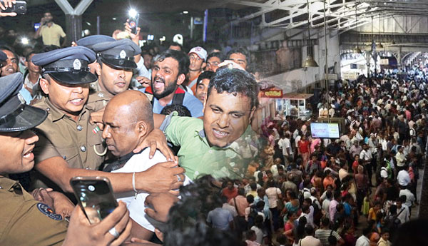 புகையிரத சாரதிகளின் திடீர் வேலை நிறுத்தத்தின் தற்போதைய நிலை…. புகையிரத சாரதிகளின் திடீர் வேலை நிறுத்தத்தின் தற்போதைய நிலை….