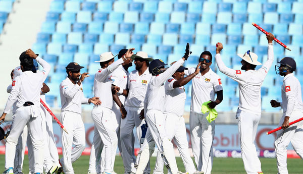 வரலாற்றுத் தோல்வியில் பாகிஸ்தான் அணி.. –  வெற்றியினை அடுத்து டெஸ்ட் தரவரிசையில் இலங்கை அணி முன்னேற்றம்..