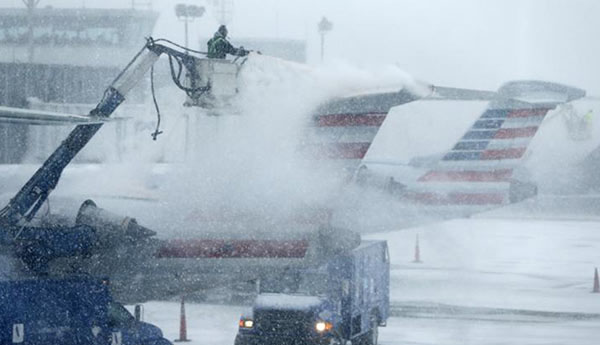 அமெரிக்காவில் கடும் பனிப்புயல் – 1,431 விமானங்கள் இரத்து…