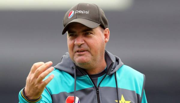 பயிற்சியாளர்கள் குழாமை முற்றாக கலைக்க தீர்மானம்