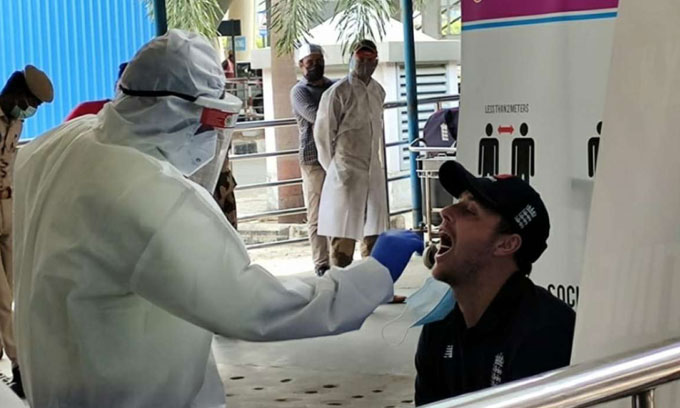 இங்கிலாந்து வீரர்கள் டெஸ்ட் தொடருக்காக சென்னைக்கு இங்கிலாந்து வீரர்கள் டெஸ்ட் தொடருக்காக சென்னைக்கு