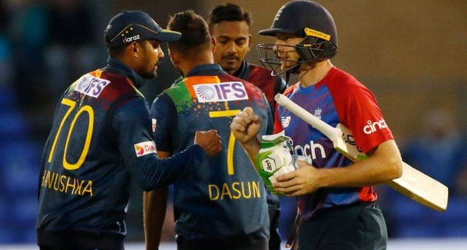 டக் வத் லுவிஸ் முறையில் இங்கிலாந்து அணிக்கு வெற்றி டக் வத் லுவிஸ் முறையில் இங்கிலாந்து அணிக்கு வெற்றி