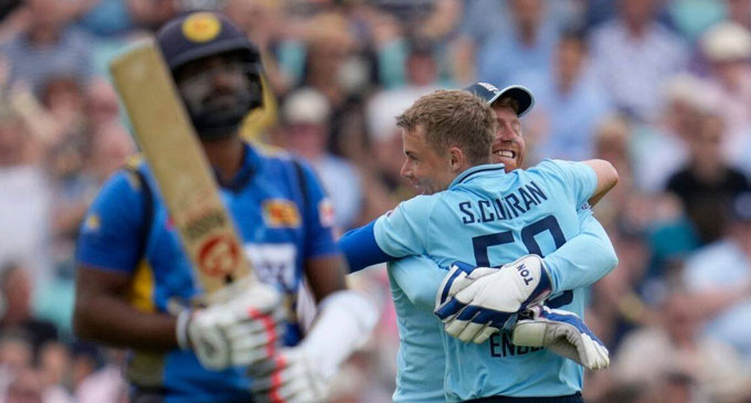 இலங்கை அணியை துவம்சம் செய்வது இங்கிலாந்து அணி இலங்கை அணியை துவம்சம் செய்வது இங்கிலாந்து அணி