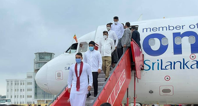 இலங்கை விமானம் குஷிநகரில் தரையிறங்கியது இலங்கை விமானம் குஷிநகரில் தரையிறங்கியது