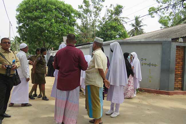 ஆசிரியரின் பாலியல் சேட்டை – 29 மாணவிகளும், 40 ஆசிரியைகளும் மூடிய நீதிமன்றில் சாட்சியம்..!