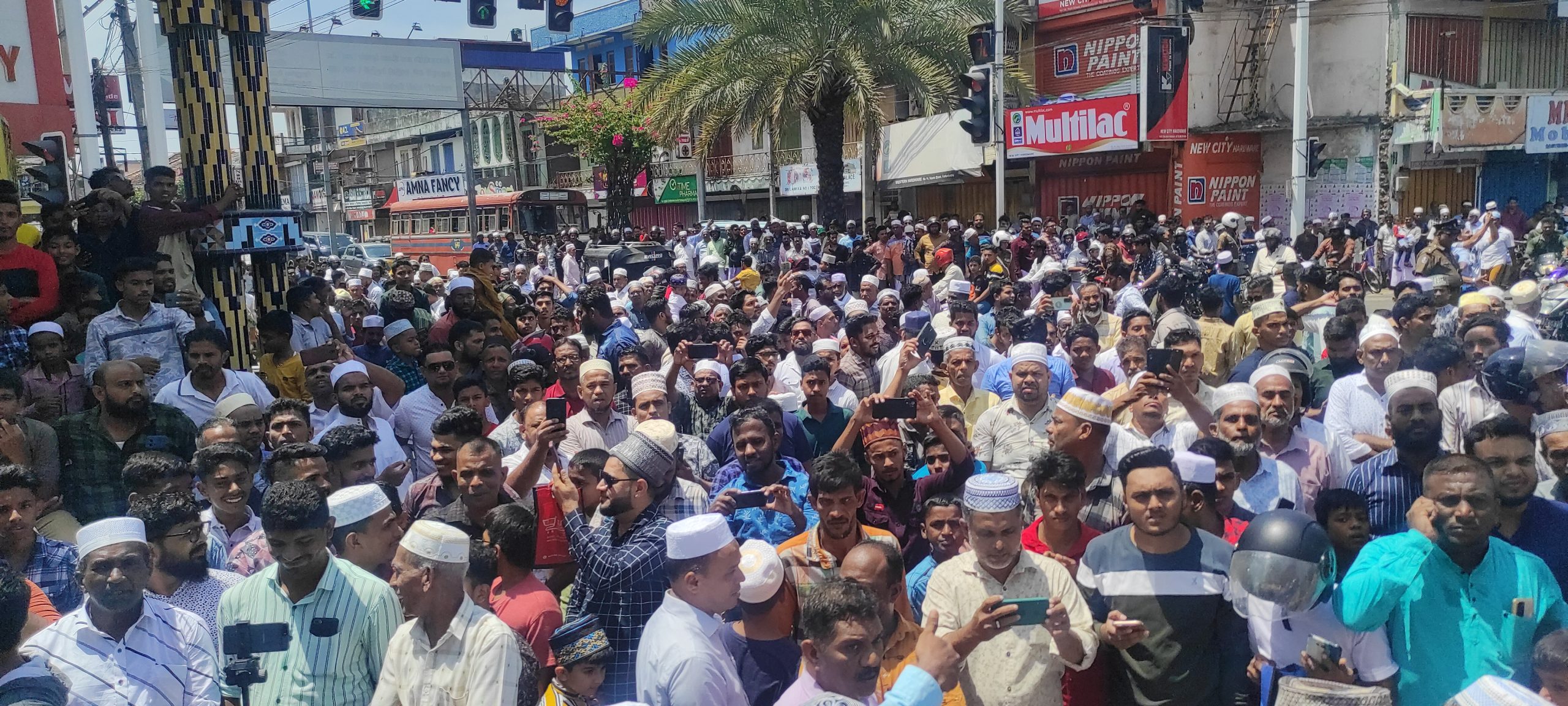 போதை வஸ்து பாவனைக்கு எதிராக,ஒரே நேரத்தில் வீதியில் இறங்கிய காத்தான்குடி மக்கள்..! போதை வஸ்து பாவனைக்கு எதிராக,ஒரே நேரத்தில் வீதியில் இறங்கிய காத்தான்குடி மக்கள்..!