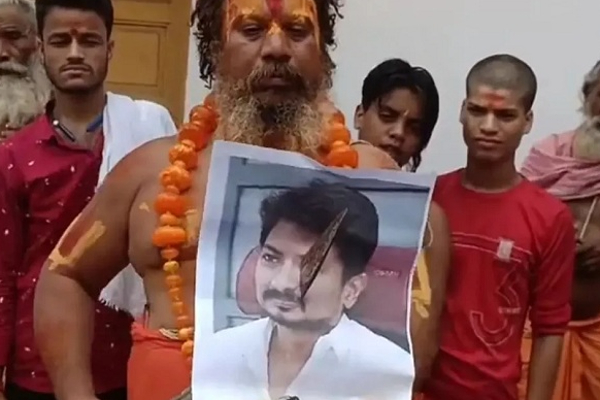அமைச்சர் உதயநிதி தலைக்கு 10 கோடி ருபாய் அறிவித்த சாமியார்..! அமைச்சர் உதயநிதி தலைக்கு 10 கோடி ருபாய் அறிவித்த சாமியார்..!