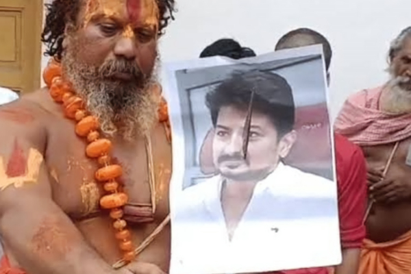 உதயநிதி தலைக்கு 10 கோடி அறிவித்த சாமியாருக்கு சிக்கல்..! உதயநிதி தலைக்கு 10 கோடி அறிவித்த சாமியாருக்கு சிக்கல்..!