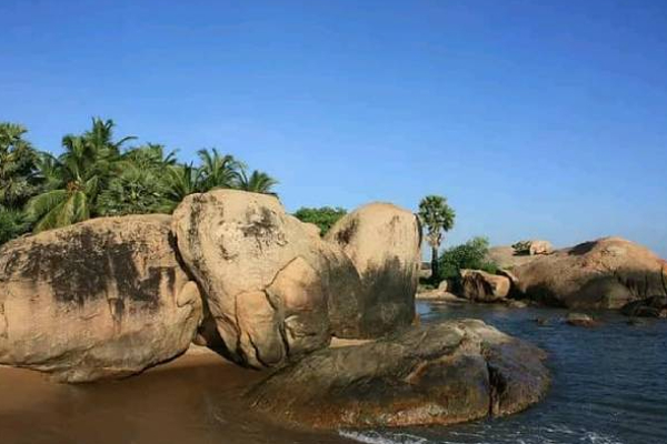 பாசிக்குடா கடற்கரைக்கு செல்பவர்களுக்கு ஓர் எச்சரிக்கை தகவல்..! பாசிக்குடா கடற்கரைக்கு செல்பவர்களுக்கு ஓர் எச்சரிக்கை தகவல்..!