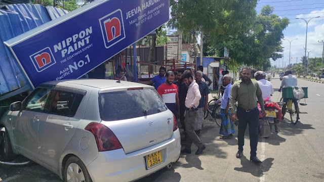 இன்று காலை மட்டக்களப்பு – கல்முனை பிரதான வீதியில் இடம்பெற்ற விபத்து..! இன்று காலை மட்டக்களப்பு – கல்முனை பிரதான வீதியில் இடம்பெற்ற விபத்து..!