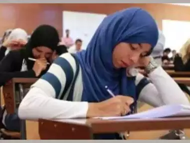 இனி மாணவிகள் ஹிஜாப் அணிந்து தேர்வு எழுதலாம் – கர்நாடகா அரசு அனுமதி..! இனி மாணவிகள் ஹிஜாப் அணிந்து தேர்வு எழுதலாம் – கர்நாடகா அரசு அனுமதி..!