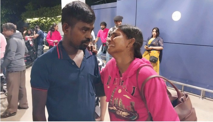 சவூதி அரேபியாவில் ஆணிகளை விழுங்க வைத்து துன்புறுத்தப்பட்ட பெண் நாடு திரும்பினார்..! சவூதி அரேபியாவில் ஆணிகளை விழுங்க வைத்து துன்புறுத்தப்பட்ட பெண் நாடு திரும்பினார்..!