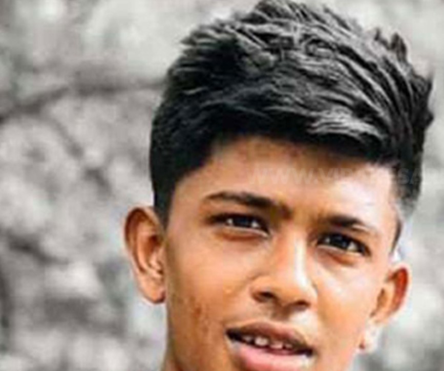 சிகிரியா கிபிஸ்ஸ பிரதேசத்தில் நெல்லை உட்கொண்ட காட்டு யானை சுவரை சேதப்படுத்தியதில், சுவர் இடிந்து வீழ்ந்து இளைஞர் பலி..! சிகிரியா கிபிஸ்ஸ பிரதேசத்தில் நெல்லை உட்கொண்ட காட்டு யானை சுவரை சேதப்படுத்தியதில், சுவர் இடிந்து வீழ்ந்து இளைஞர் பலி..!