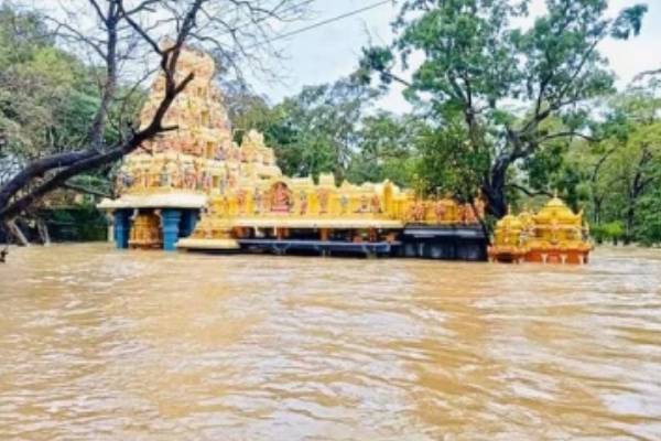 வெள்ளத்தில் மூழ்கிய செல்ல கதிர்காமம்..! வெள்ளத்தில் மூழ்கிய செல்ல கதிர்காமம்..!