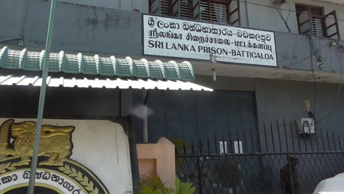 மட்டக்களப்பு சிறைச்சாலையில் கைதியை தாக்கி கொன்ற சக கைதிகள்..! மட்டக்களப்பு சிறைச்சாலையில் கைதியை தாக்கி கொன்ற சக கைதிகள்..!