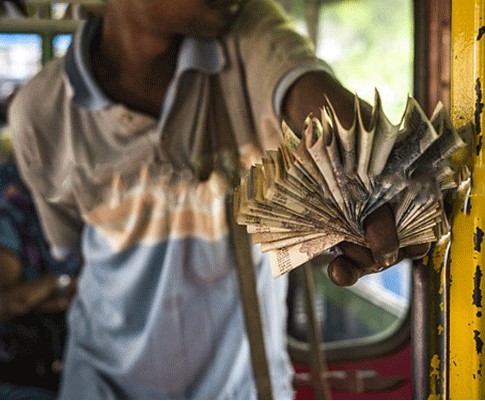 பயணியுடன் வாக்குவாதம் – காதை கடித்து விழுங்கிய பஸ் நடத்துனர்..!