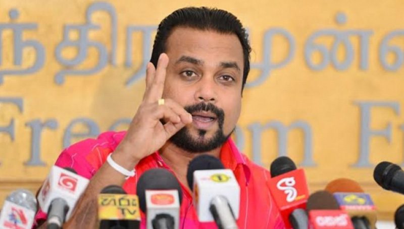எமது கட்சியில் இருந்தும் ஒருவர் இம்முறை ஜனாதிபதி தேர்தலில் போட்டியிடுவார் : விமல்..! எமது கட்சியில் இருந்தும் ஒருவர் இம்முறை ஜனாதிபதி தேர்தலில் போட்டியிடுவார் : விமல்..!