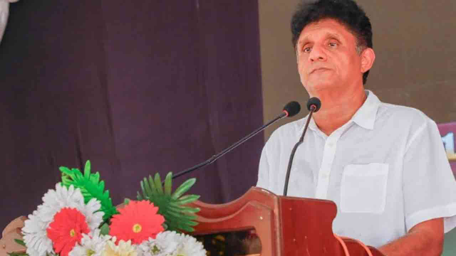 கைவாறை விடுத்து செயல் மூலம் வேலையைக் காட்ட வேண்டும் கைவாறை விடுத்து செயல் மூலம் வேலையைக் காட்ட வேண்டும்