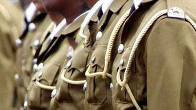 இராஜினாமா கடிதத்தை கையளித்த சிறைச்சாலைகள் ஊடகப் பேச்சாளர் இராஜினாமா கடிதத்தை கையளித்த சிறைச்சாலைகள் ஊடகப் பேச்சாளர்