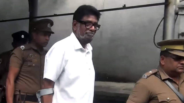 கெஹெலிய ரம்புக்வெல்லவின் இரு மகள்கள் மற்றும் மருமகன் கைது கெஹெலிய ரம்புக்வெல்லவின் இரு மகள்கள் மற்றும் மருமகன் கைது