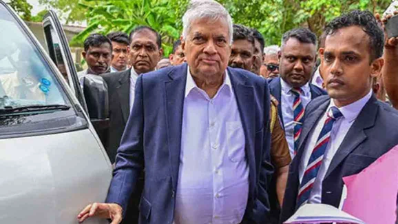 ரணில் விக்கிரமசிங்க தொடர்ந்தும் வைத்தியசாலையில் ரணில் விக்கிரமசிங்க தொடர்ந்தும் வைத்தியசாலையில்